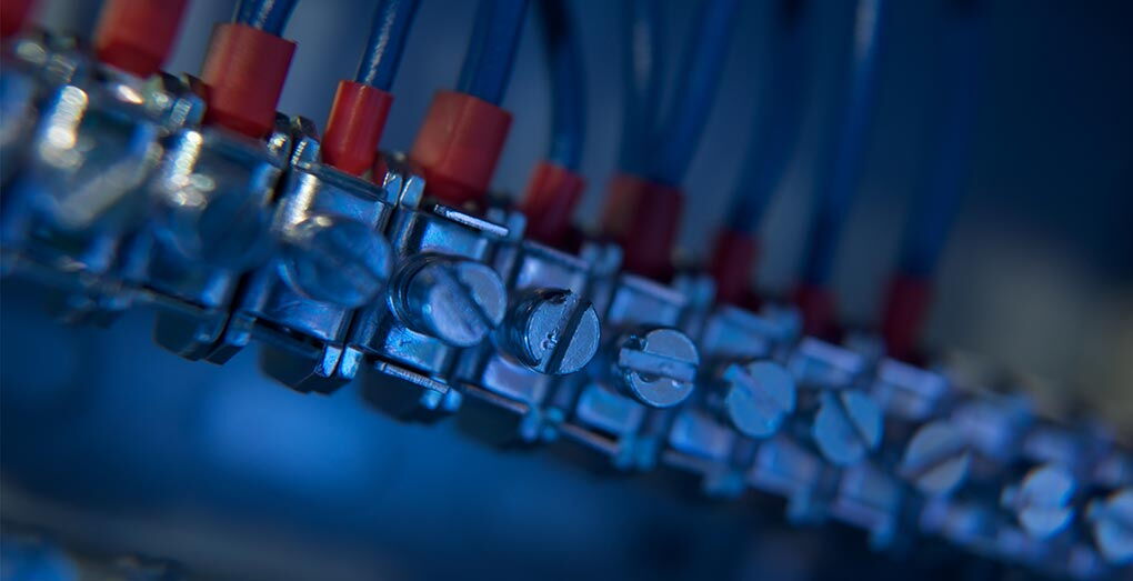 HPS - contact strip with screws and cable ends