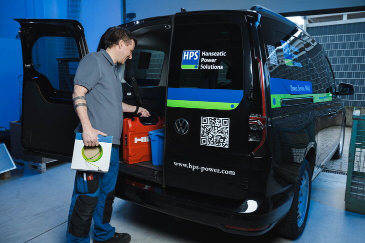 HPS - Employee gets tool from a box